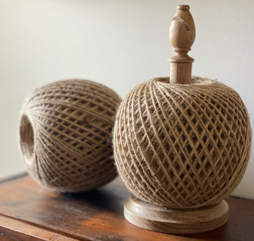 TWINE STAND WITH CUTTER